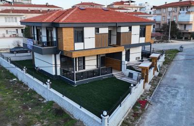 Ayvalık Sarımsaklı’da Modern 4+1 Dubleks Villa